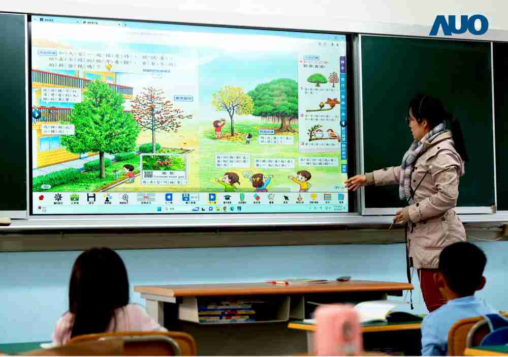 CG电子与达擎共同开发的〝远程设备管理系统〞，，，，透过流畅的多功能安装模式、、、、直觉设计的整合操作接口，，，，可同时管理多部设备，，，，改善学校的设备管理痛点