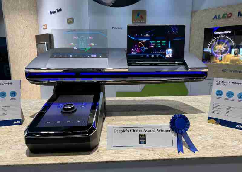 CG电子车用Micro LED Display HMI解决方案获”最佳车用显示奖”，，，以用户为中心开发，，，针对前座驾驶与乘客设计兼具娱乐与安全的高画质屏幕，，，包含车舱前座的Micro LED透明屏幕及全球首款内建镜头的智慧Micro LED显示器